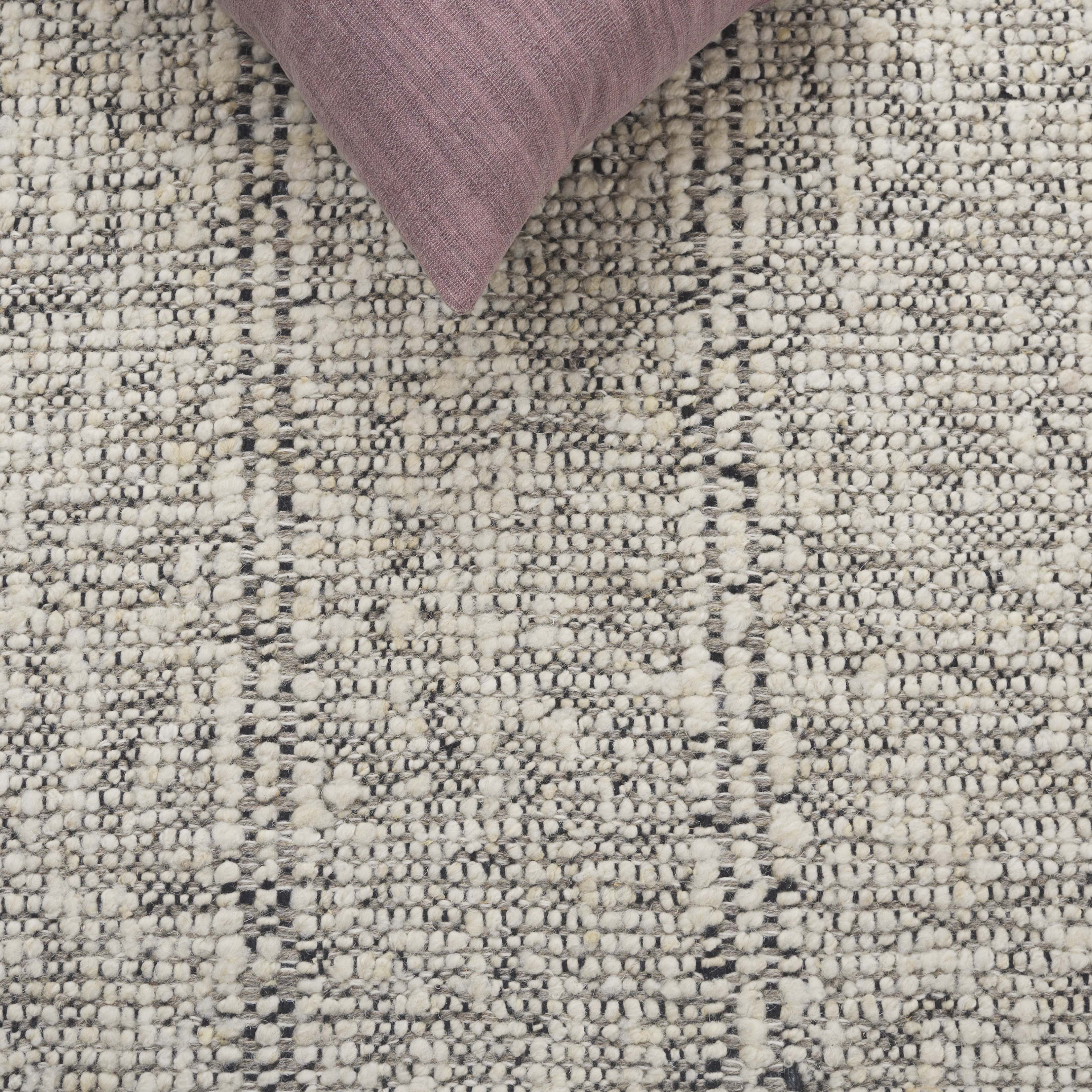 Safavieh Manhattan Thane Solid Area Rug, Ivory/Black, 3' x 5'