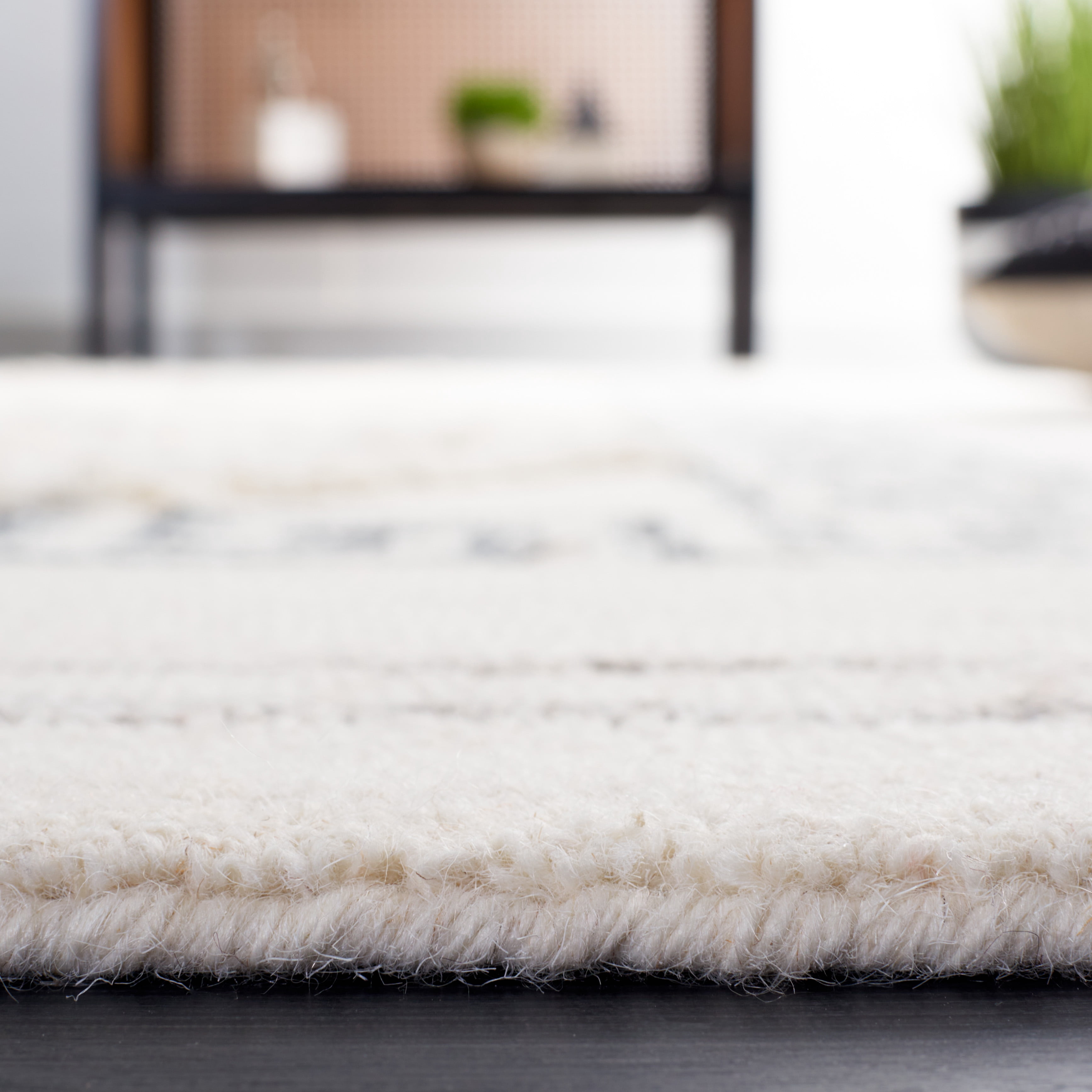 SAFAVIEH Casablanca Cromwell Medallion Area Rug, Ivory/Black, 6' x 9'