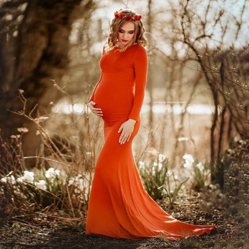 red maternity dress photoshoot