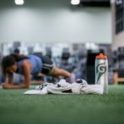 Gatorade Insulated Sports Squeeze Water Bottle with Contour Form for Grip, 30 oz