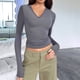 thumbnail image 5 of Camisas de Larga de Moda para Mujer, Blusas de Otoño con Cuello en V, Ajustadas y Recortadas, Conjuntos Y2K. Gris L, 5 of 7