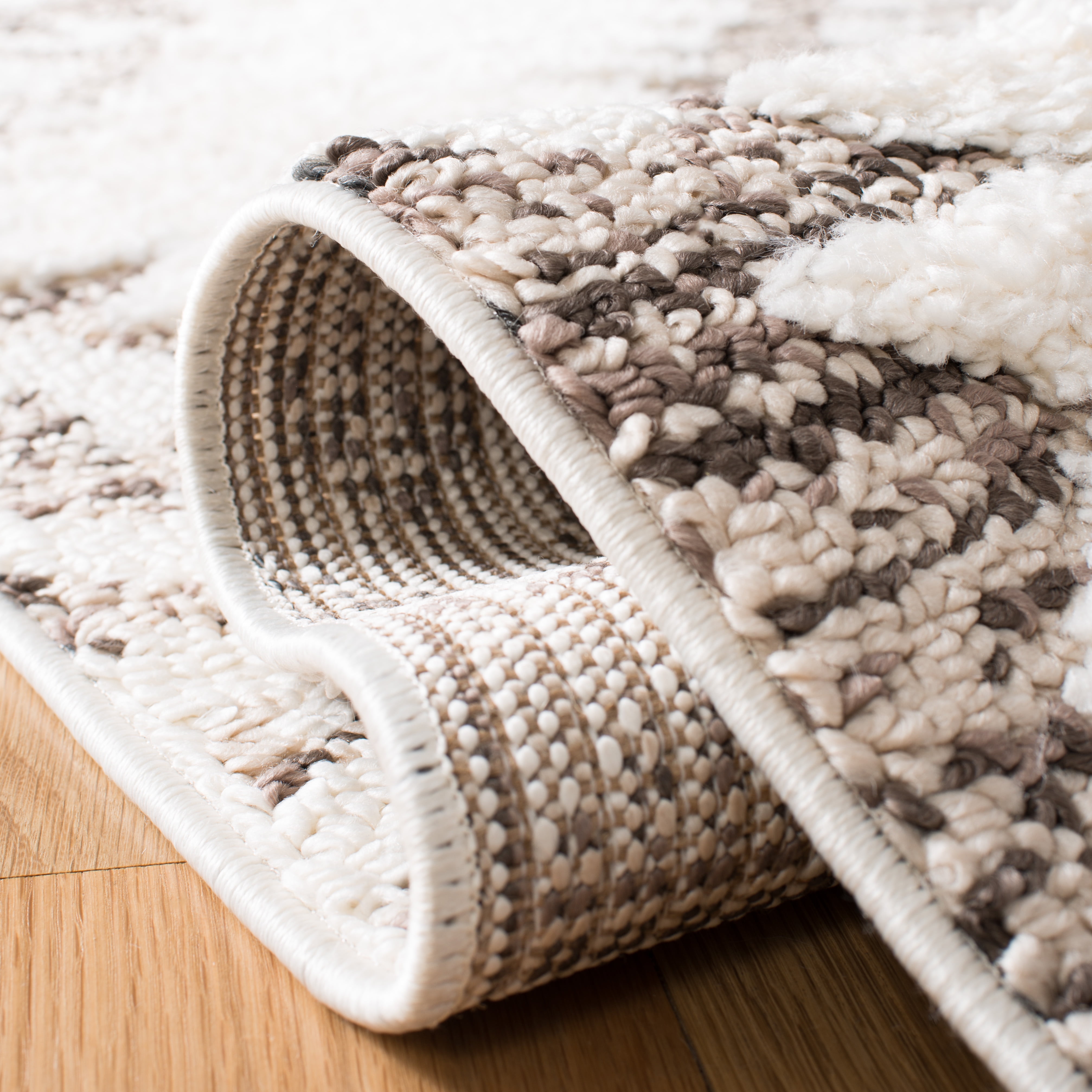 SAFAVIEH Moroccan Tassel Desmond Southwestern Shag Runner Rug, Ivory/Brown, 2'3" x 6'