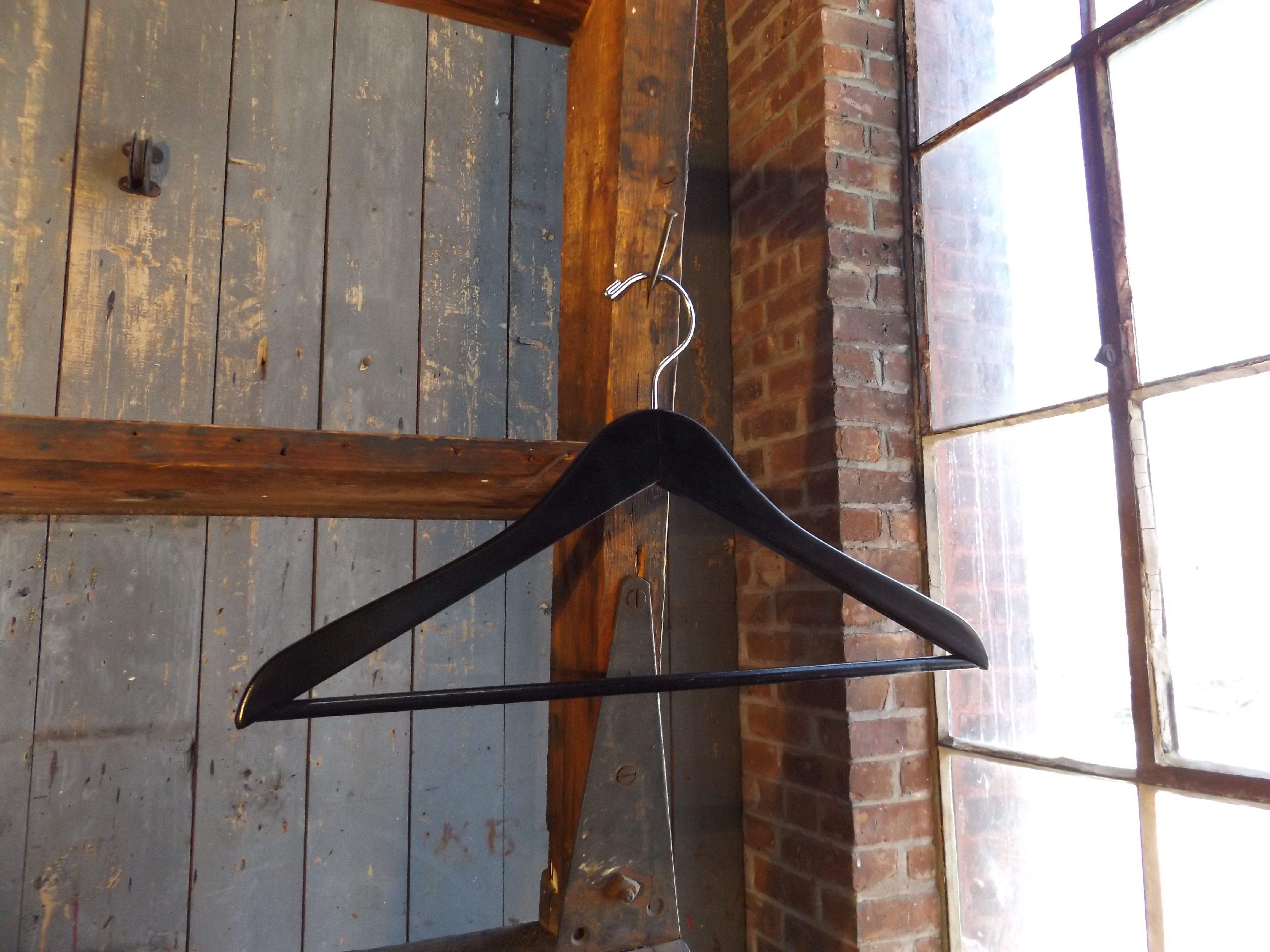 NAHANCO #8217CH 17" Black Gloss Flat Wooden Suit Hangers with Stationary Pant Bar (Pack of 100)