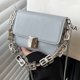 thumbnail image 4 of Nuevo bolso cuadrado pequeño de color sólido de nicho, bolso de hombro de PU con cadena de moda, azul, 4 of 5
