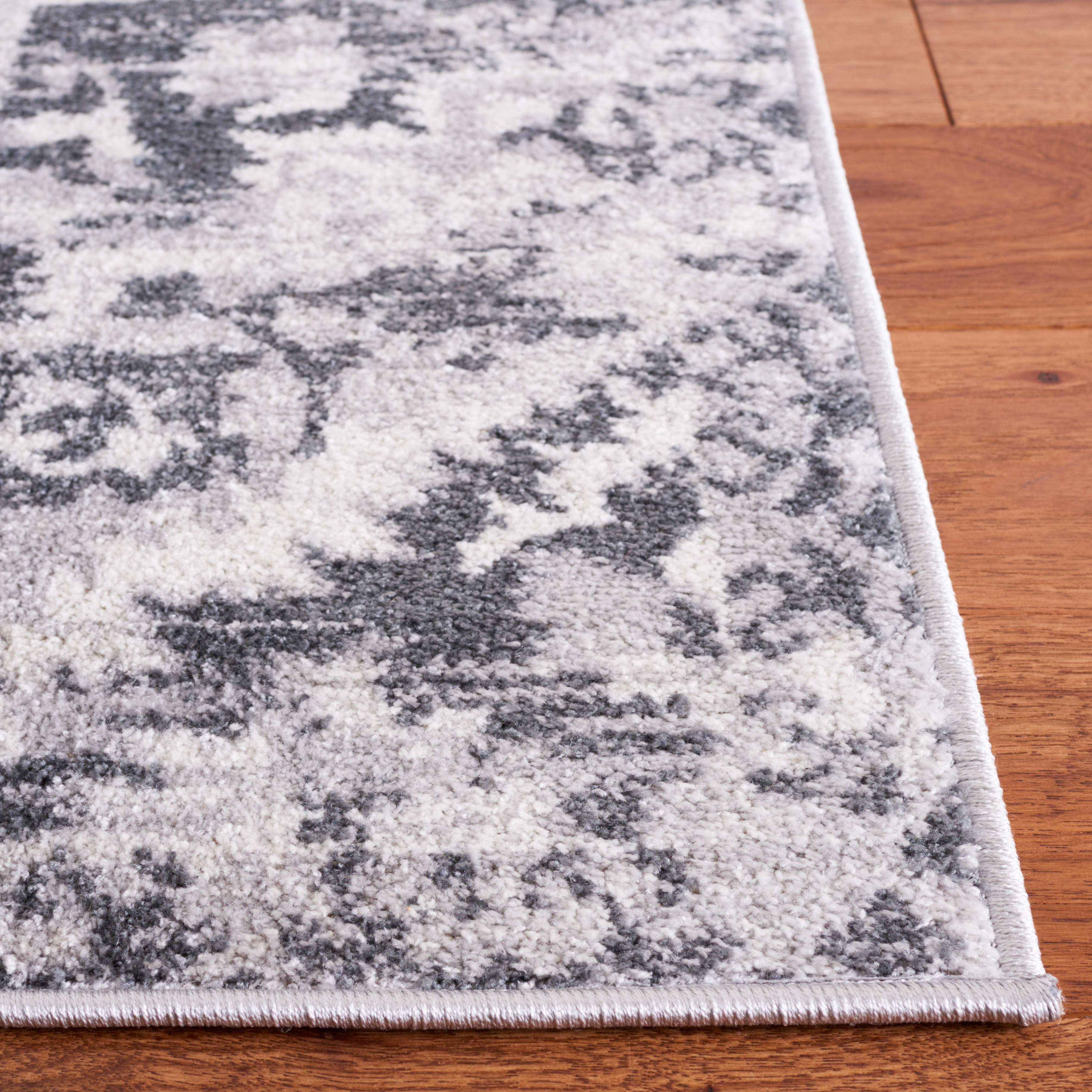 SAFAVIEH Toscana Alvin Medallion Polyester Area Rug, Grey/Ivory, 5'3" x 7'6"