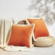 thumbnail image 2 of de Almohada Decorativa de Terciopelo Suave para Sofá, Color Naranja, 45,7 X 45,7 cm., 2 of 10