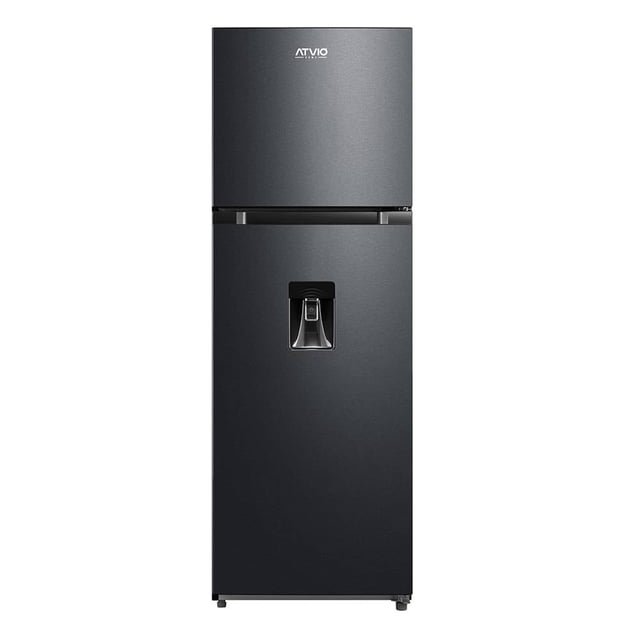 refrigerador atvio 11.9 pies at-13tmbwi negro, vista frontal centrada de refrigerador de montaje superior sin escarcha con acabado negro, congelador superior, dispensador de agua integrado en la puerta inferior, logotipo Atvio en la parte superior y tirador empotrado; especifica compresor inverter, control electrónico y indicador LED, adecuado para cocinas compactas y también usado en oficinas pequeñas.
