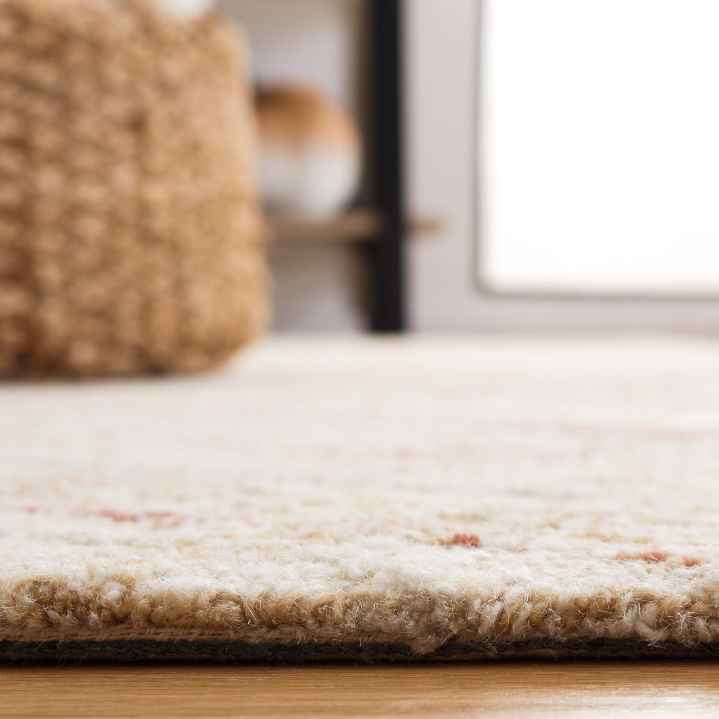 SAFAVIEH Micro-Loop Beth Distressed Area Rug, Ivory/Red, 3' x 5'