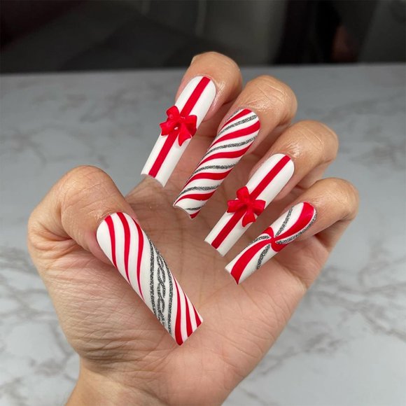SUTENGDA Long Almond Cute Christmas Press on Nails Cartoon Gingerbread Man Christmas Tree Fake Nails Winter Xmas Snowflake Glue on Nails Glossy Acrylic Stick on Nails for Women