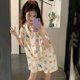 thumbnail image 1 of Conjunto de pijama de verano para mujer, ropa de casa cómoda, suave, suelta, con estampado de letras, Top con botones y pantalones cortos, 2 piezas, Multicolor, 1 of 5
