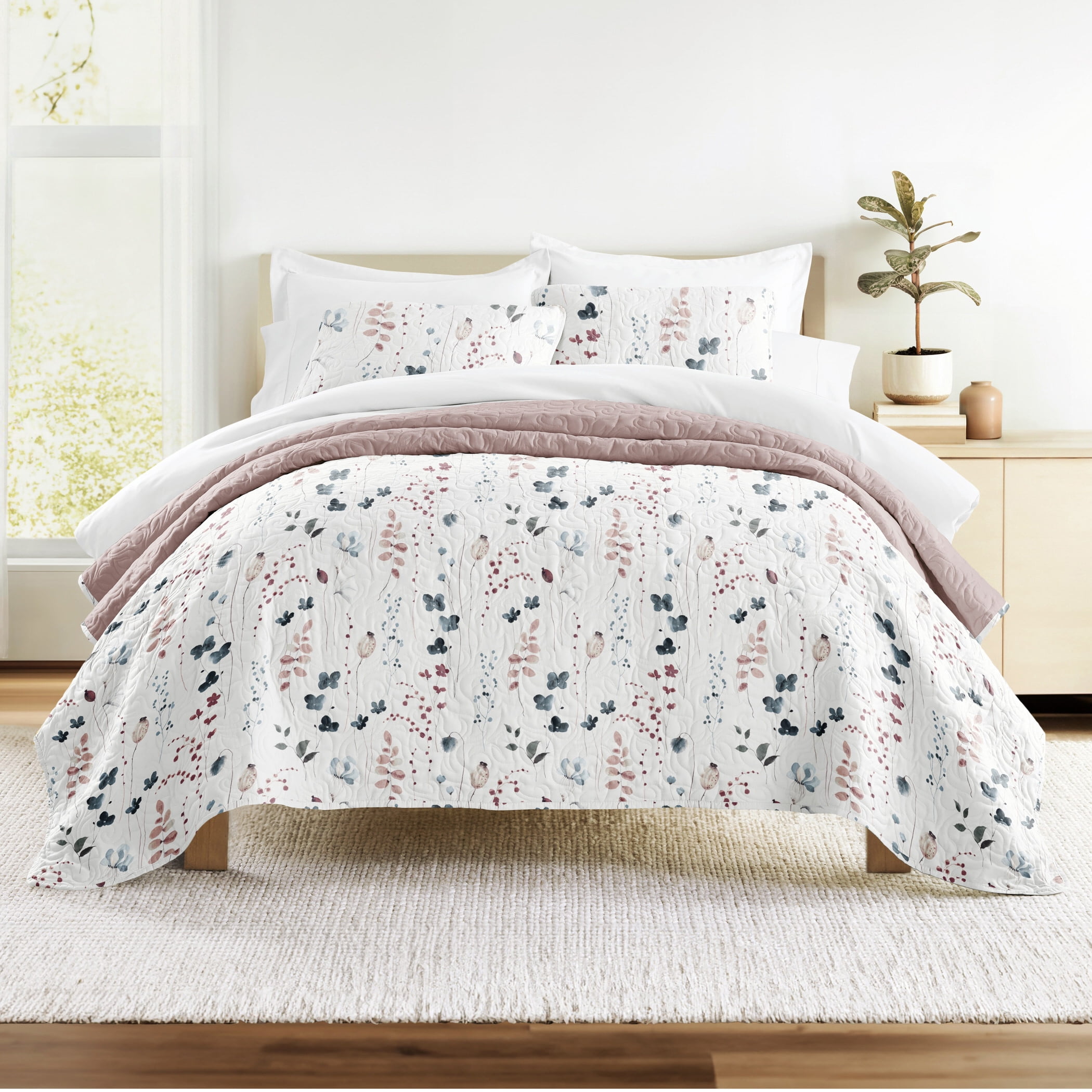 Lightweight Quilt Set Super Soft Wrinkle Resistant Quilted Coverlet Floral Patterns by Comfort Canopy