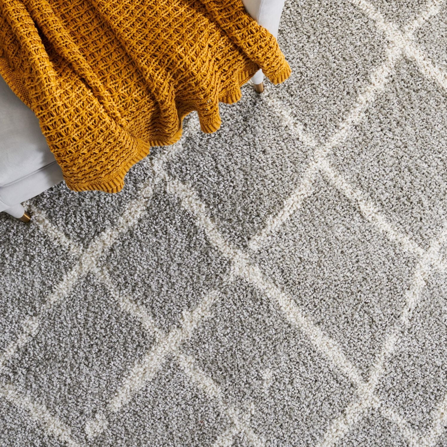 SAFAVIEH Berber Santana Geometric Shag Area Rug