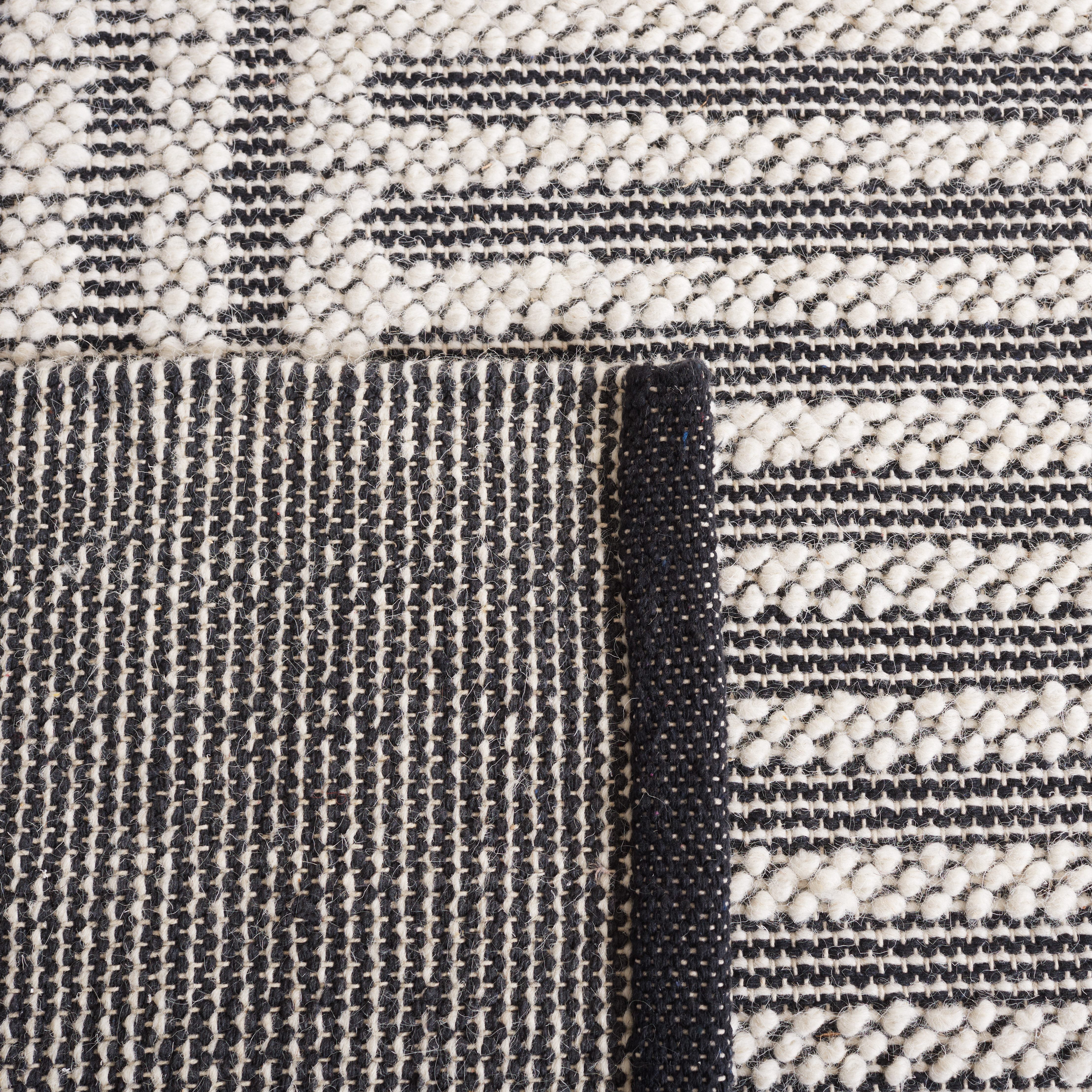SAFAVIEH Natura Wayra Striped Area Rug, Ivory/Black, 6' x 6' Square