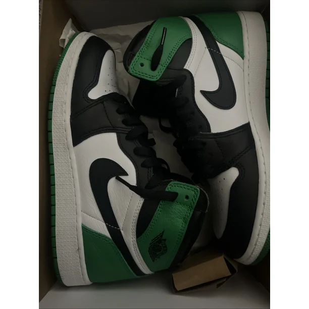 A i r-Jor-dan 1 Retro OG High Lucky Green Size 7Y. Worn Once.