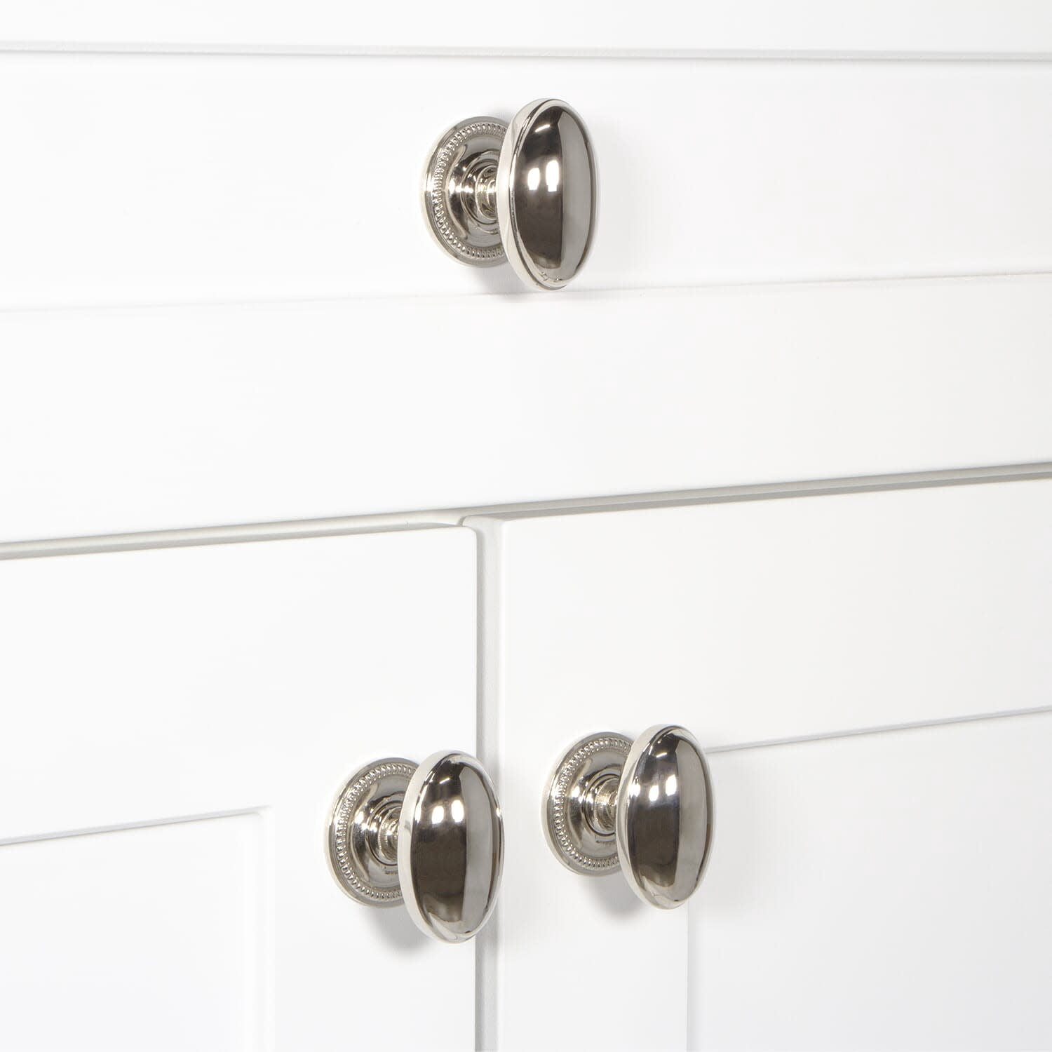 Grandeur 800114 Eden Prairie 1-3/4” Solid Brass Vintage Oval Cabinet Knob - Chrome