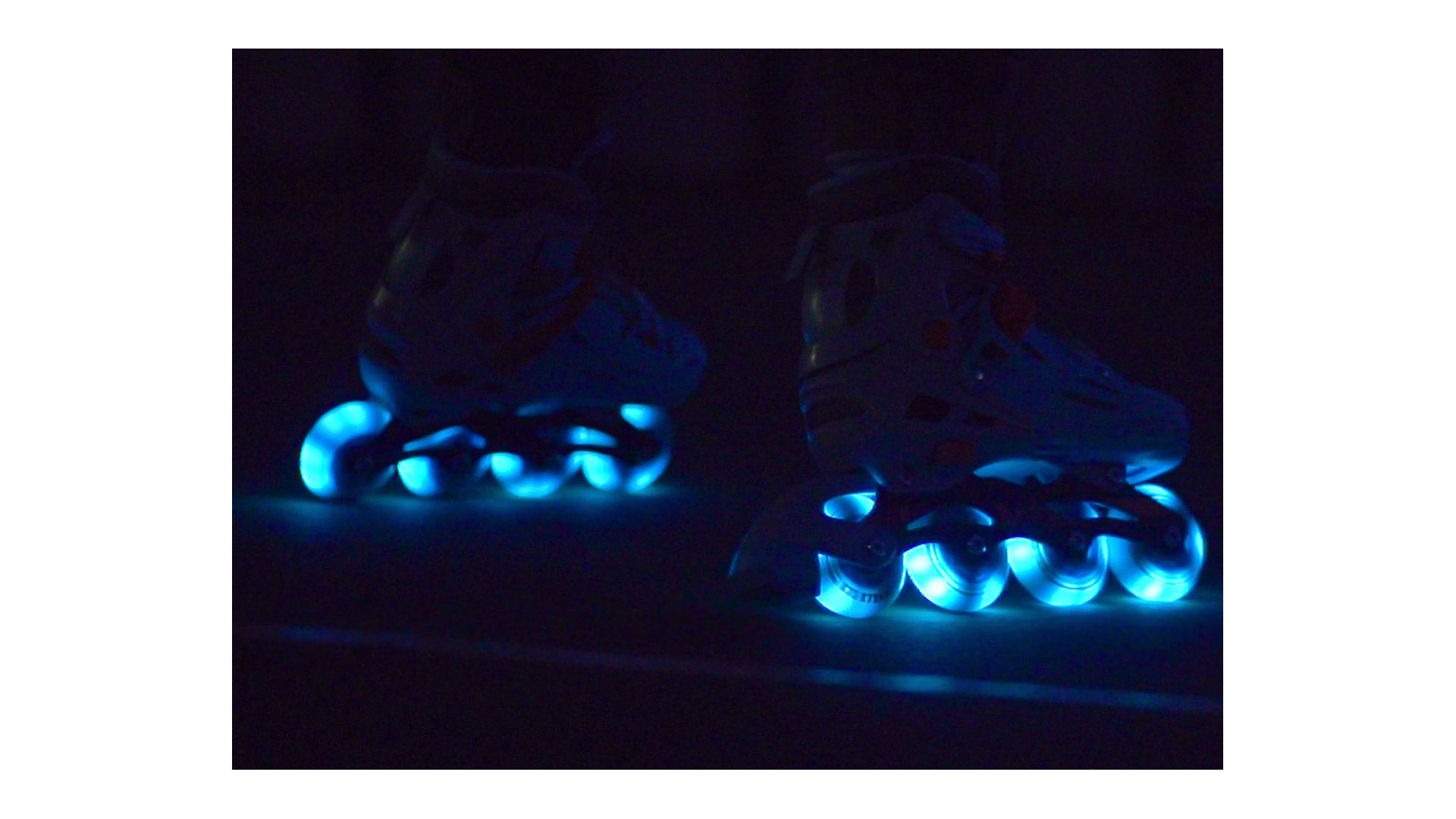 C7skates Adjustable Kids Inline Skates with Light Up Wheels (Wave Rider, Size S)