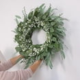 thumbnail image 4 of Corona YXZZWL con flores de eucalipto y aliento de bebé, 66 cm, color verde, 4 of 9