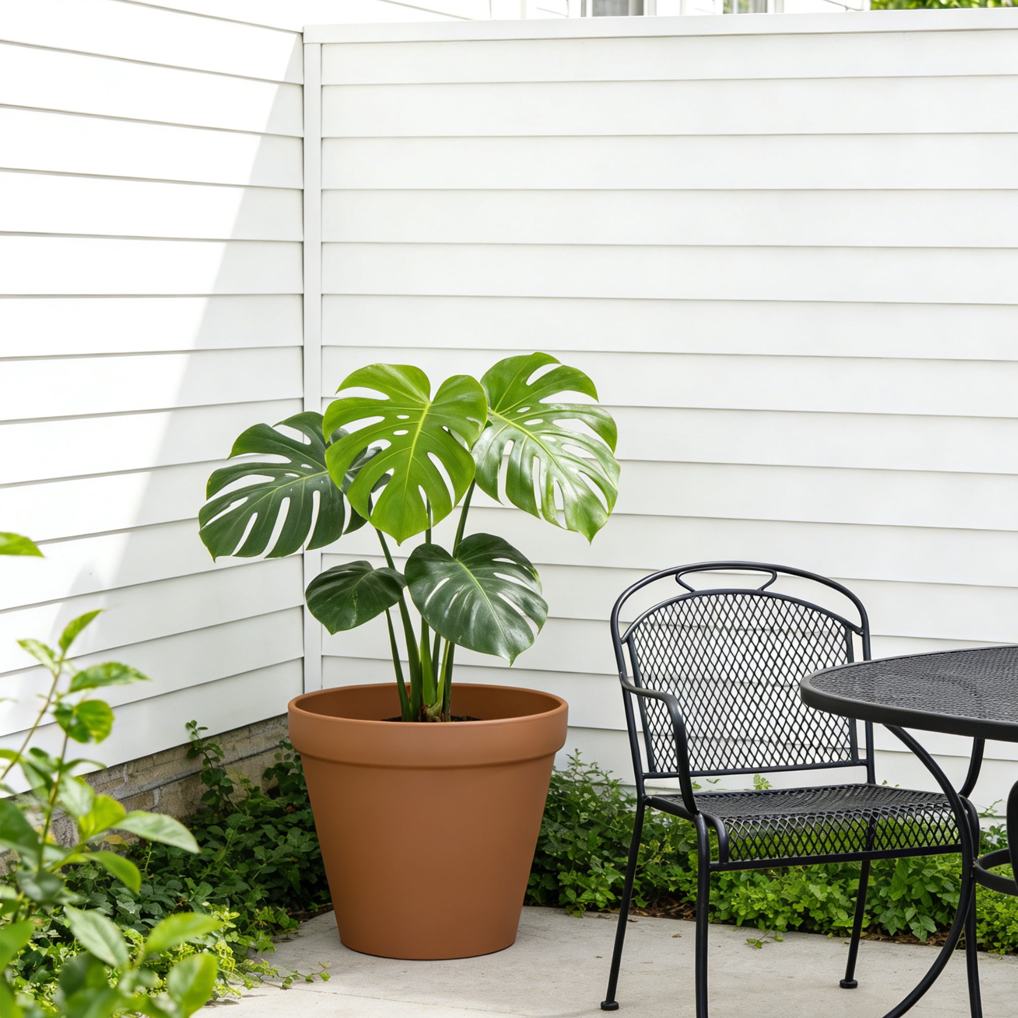 Mainstays Blake 16" x 16" x 13.5" Round Faux Terracotta Recycled Resin Planter