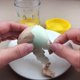 thumbnail image 4 of Pelador de huevos cocidos Descascarador de huevos automático con agitación manual Separador de cáscaras de huevo Descascarador de huevos Aparato de cocina (amarillo), 4 of 4
