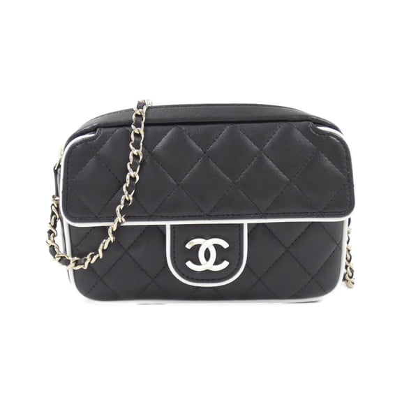 Pre-Owned Chanel AP4516 Chain Clutch (Good)
