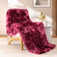 thumbnail image 1 of Couverture en Fausse Fourrure Bordeaux Douce et Moelleuse, 1 of 5
