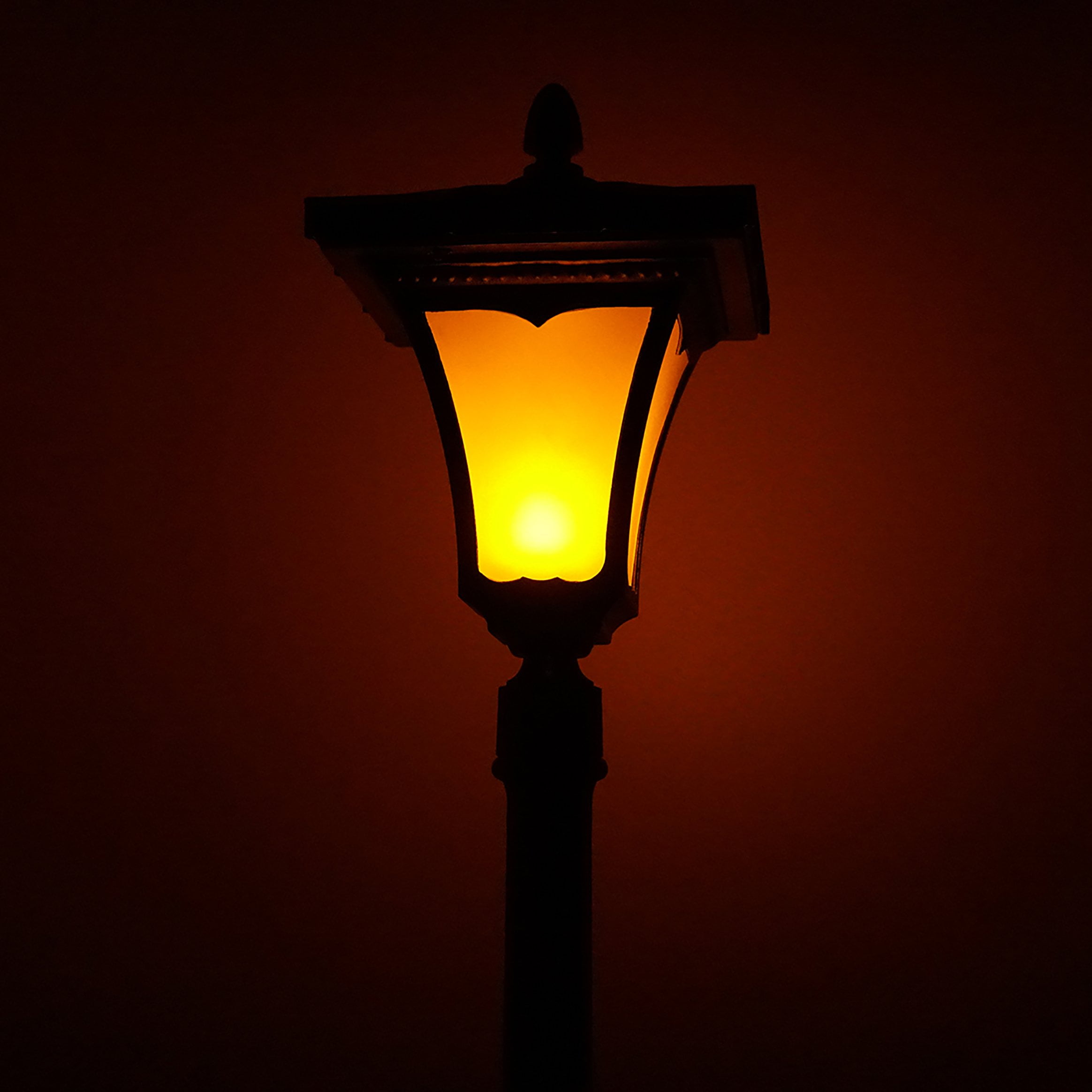 Flickering lamp post online