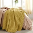 thumbnail image 2 of Colcha Bedsure tamaño king, ligera, color amarillo mostaza, 2 of 7