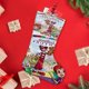 thumbnail image 4 of La Gran Aventura de la Paleta Tema: Calcetines de Navidad, fino lino blanco para colgar en escaleras y chimenea, decoración navideña para el hogar, regalo de Navidad.54cm×38cm, 4 of 5
