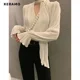 thumbnail image 4 of Camisetas de primavera 2024 con cuello en V, finas y sexys, con mangas abullonadas, elegantes, informales, holgadas, de color liso, 4 of 6