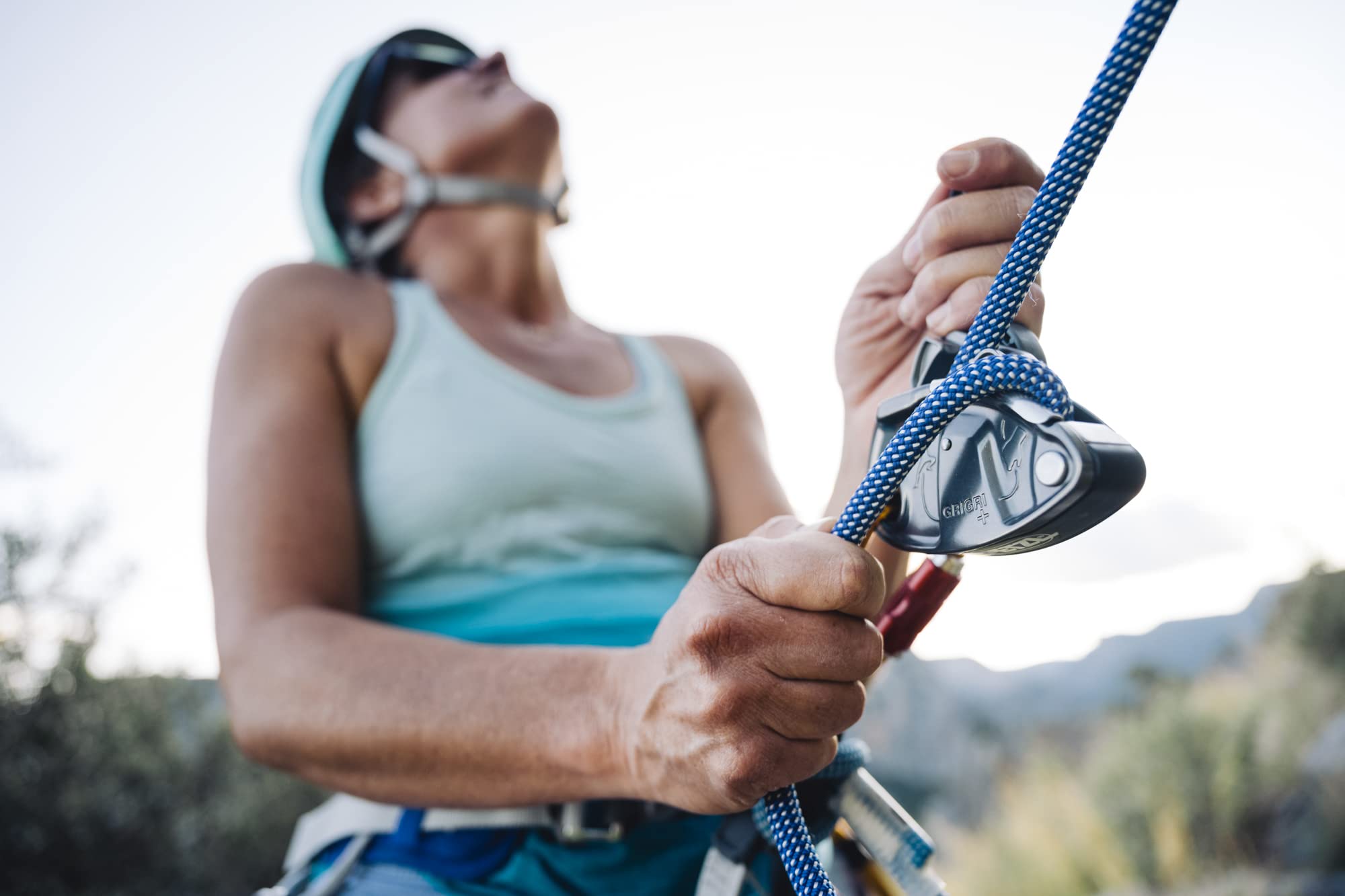 PETZL CORAX Harness - Versatile and Fully Adjustable Rock Climbing, Ice Climbing and Mountaineering Harness - Grey - Size 2
