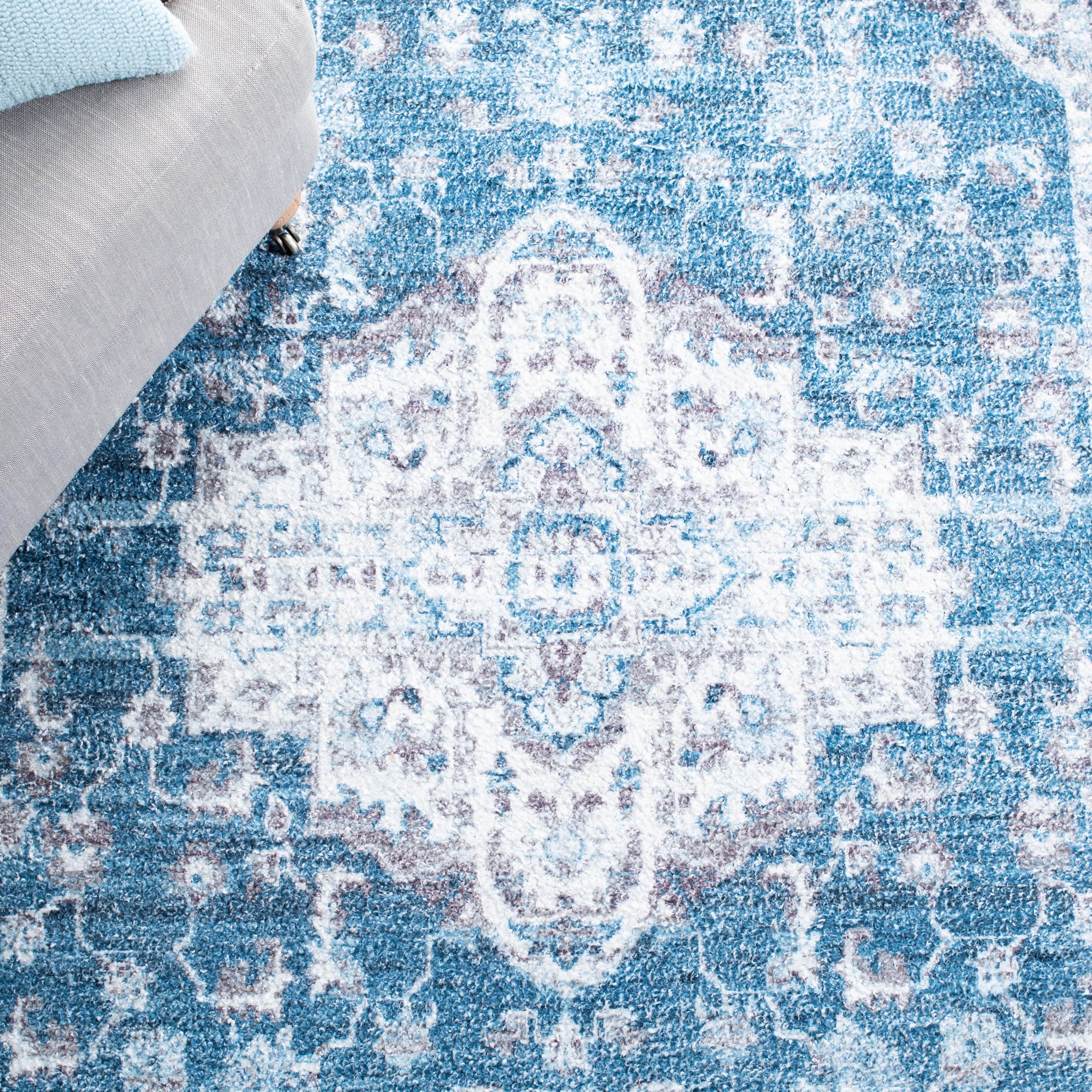 SAFAVIEH Classic Vintage Ramona Medallion Area Rug, Blue/Grey, 6' x 6' Square