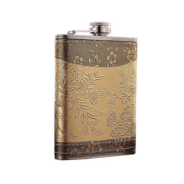Stainless Steel Portable Flask Retro Pattern Wine Whiskey Bottle for Men and Women (Golden)