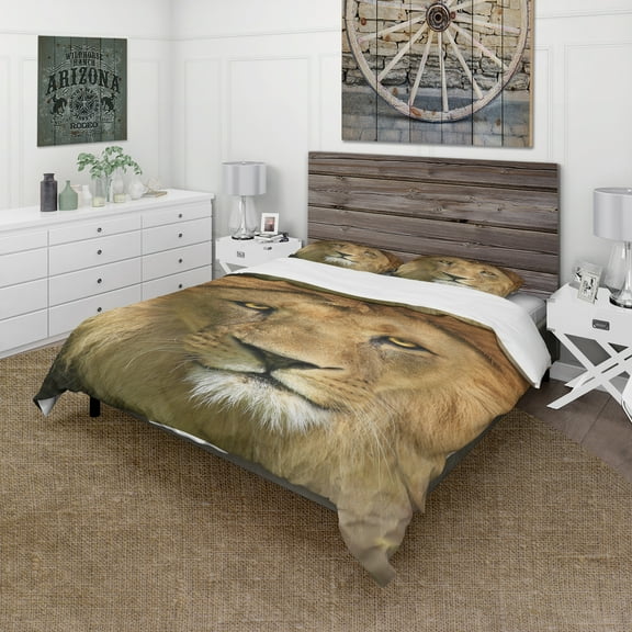 Designart 'Lion with Calm Face' Animal Duvet Cover Set