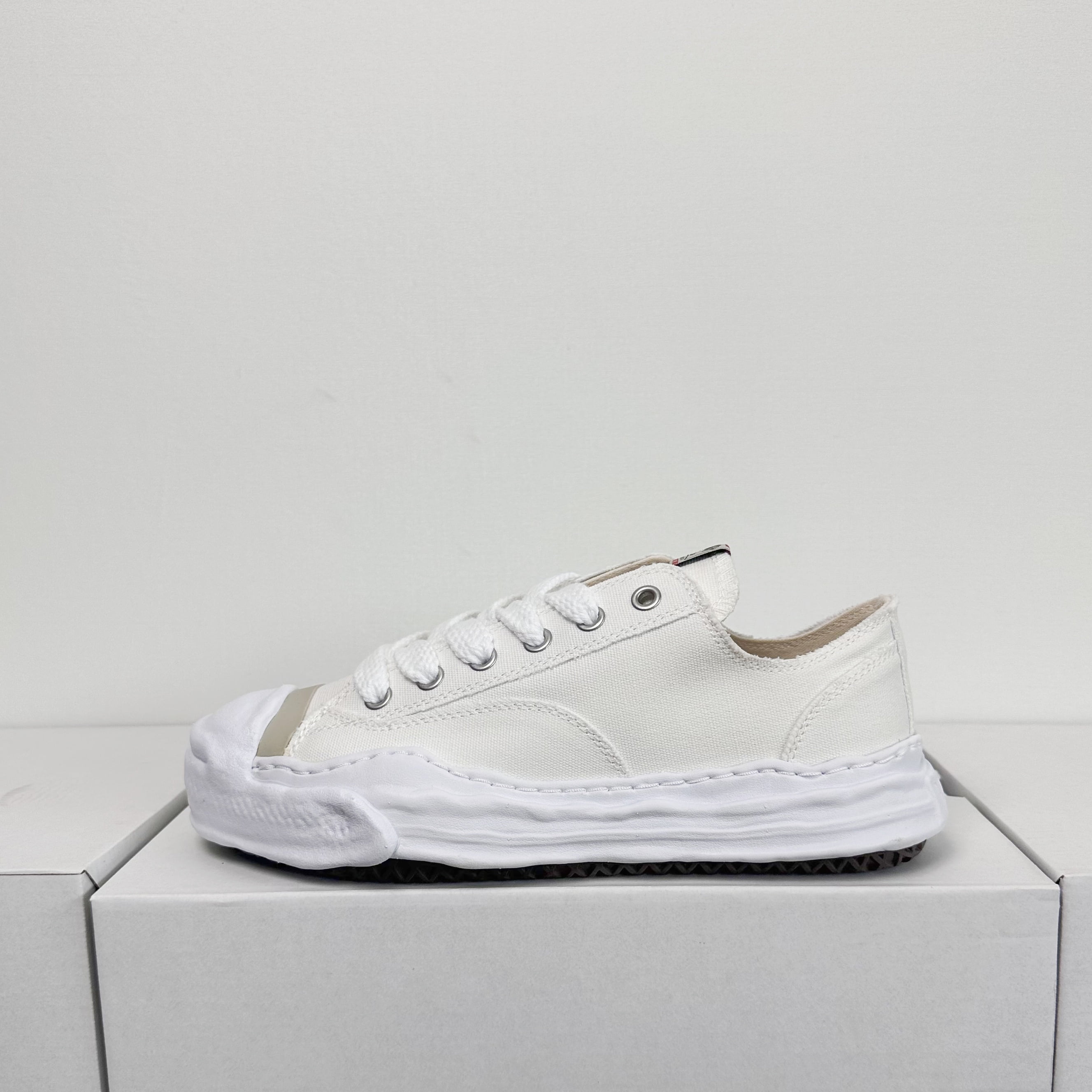 Maison MIHARA YASUHIRO MMY White Hank Low-top sneakers Canvas 