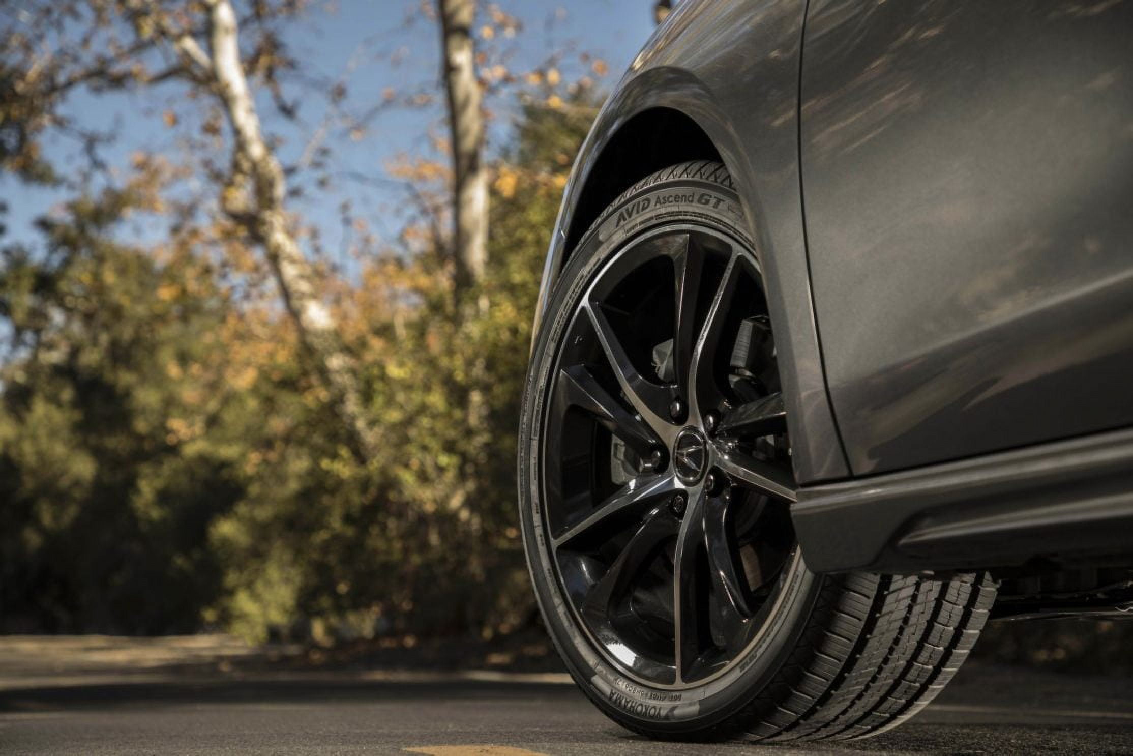 Yokohama Avid Ascend GT 255/45R19 100 V All Season Performance Tire