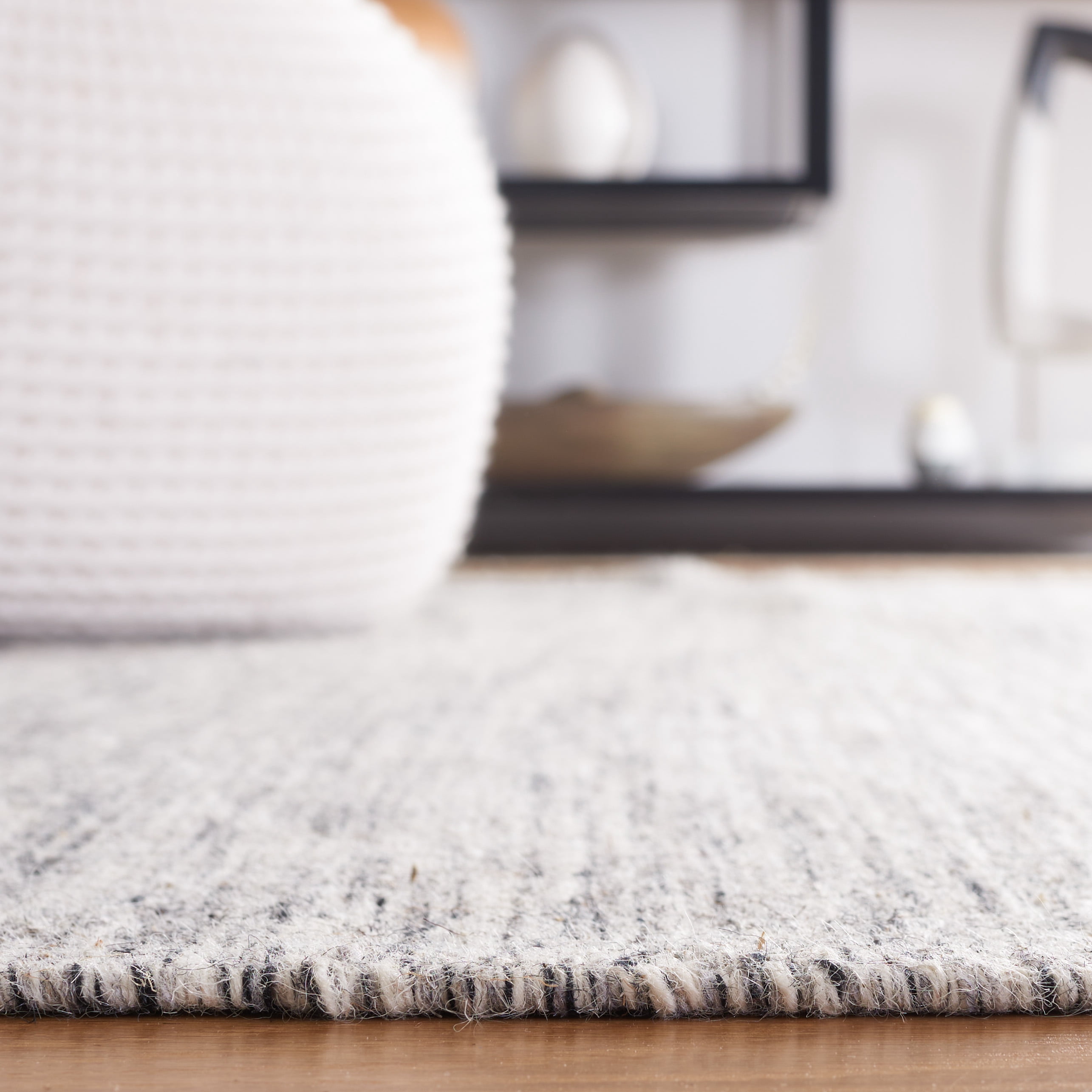 SAFAVIEH Dhurries Ksenija Solid Wool Area Rug, Dark Grey/Beige, 8' x 10'