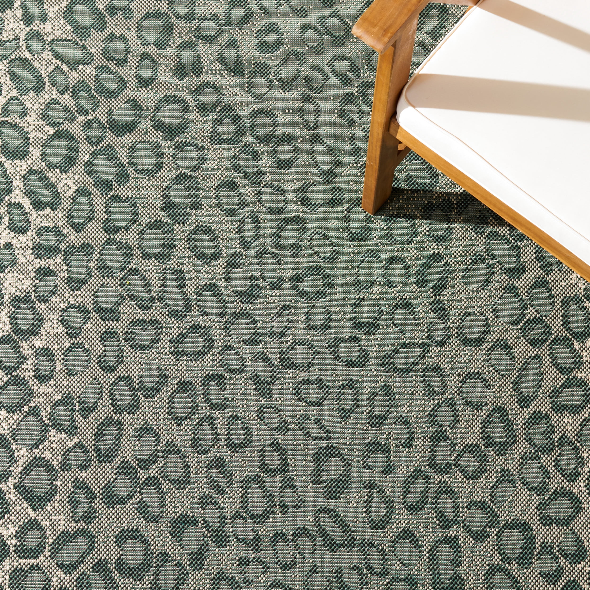 Safavieh Courtyard Candace Spotted Indoor/Outdoor Area Rug, Dark Green/Ivory, 8' x 10'