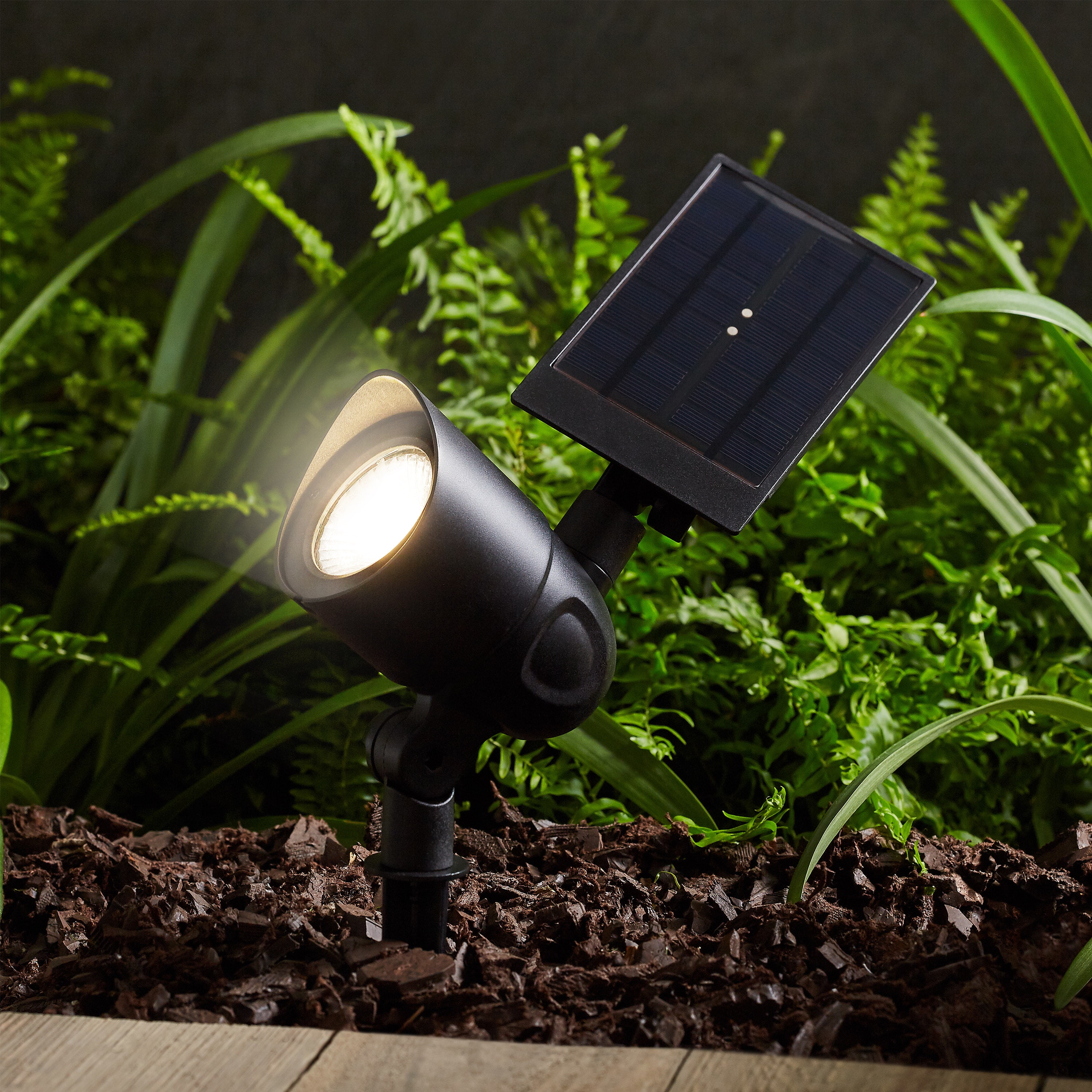 Set Of 2 Premium Solar Powered Garden Adjustable Spot Lights With 6 White LEDs 