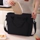 thumbnail image 5 of Fiudx Bolsa Térmica para Almuerzo, Reutilizable y Hermética, Práctica Correa para El Hombro, Amplio Espacio de Almacenamiento, Ideal para El Trabajo, La Escuela, Picnics y Viajes. Tamaño: 30 X 27 X 1, 5 of 6