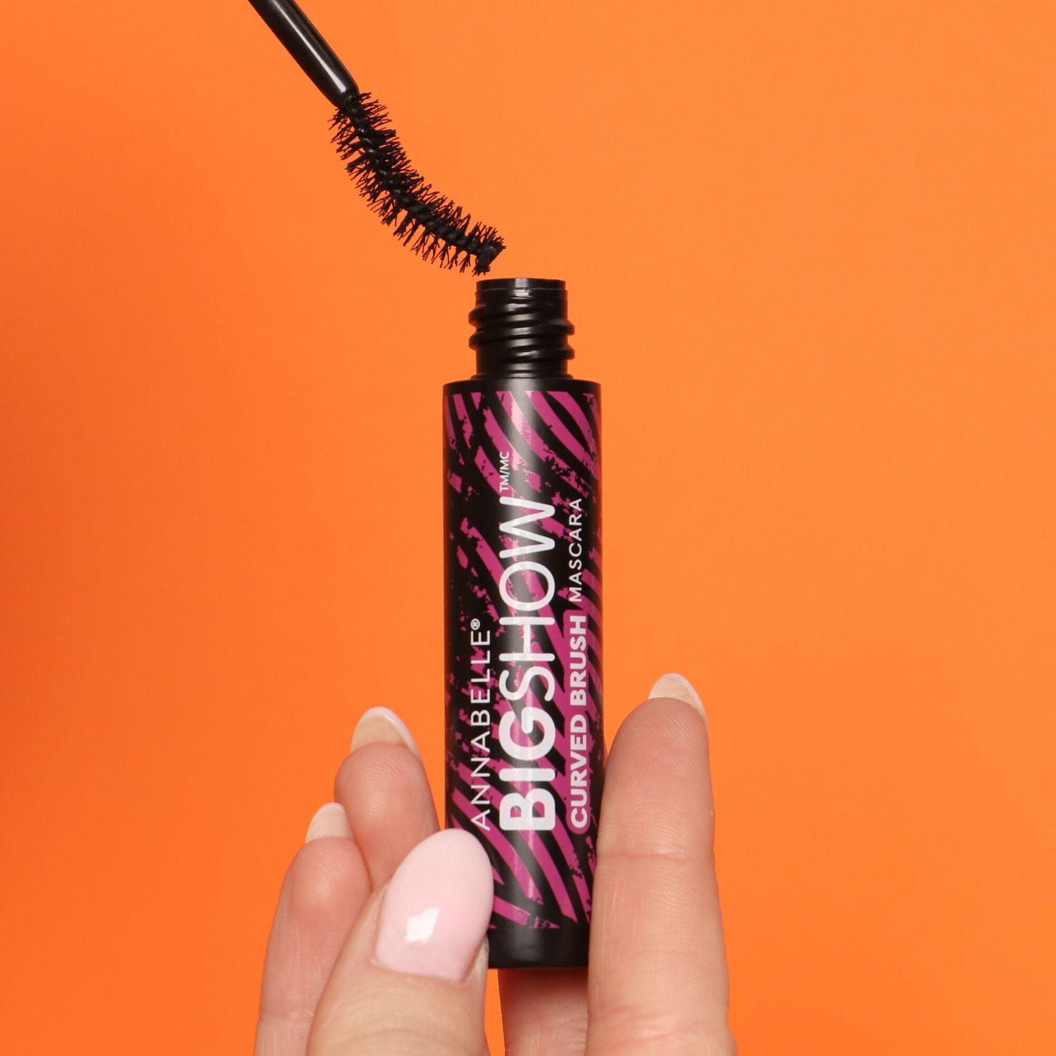 Annabelle Bigshow Curved Brush Mascara, Lifting volume,, 10 mL