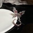 thumbnail image 4 of Anillo de mariposa roja para mujer, diseño de nicho, anillo de lujo ligero de alta gama, apertura ajustable, estilo francés, anillo de dedo distintivo, 4 of 6