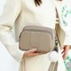 thumbnail image 2 of Monedero para mujer bolso bandolera de viaje de cuero auténtico bolso informal con colgante, 2 of 9