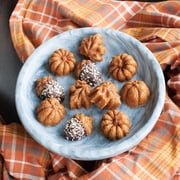 Nordic Ware Autumn Delights Cakelet Pan