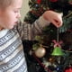 thumbnail image 4 of XWSHYW Decoraciones Navideñas Adorno Colgante de Hierro Forjado para Navidad, Accesorio de Cuerda con Forma de Baya de Acebo, Adorno para Colgar En La Pared o En La Puerta Del Festival Del Árbol de N, 4 of 5