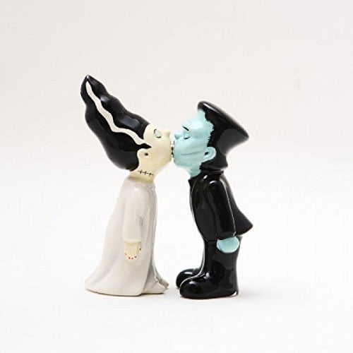 Salt Shakers - Zombie Monster And Bride Kissing Magnetic Salt and Pepper Shaker Set