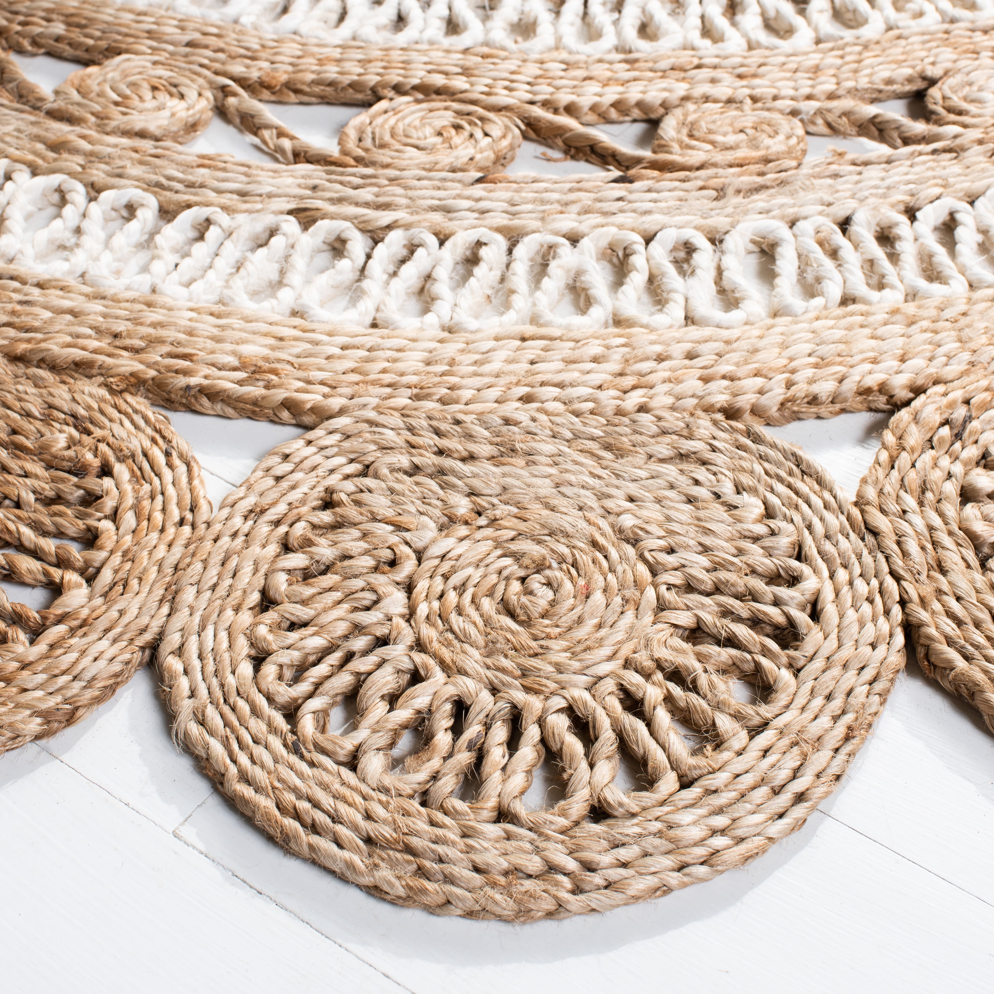 SAFAVIEH Natural Fiber Griselda Geometric Area Rug, Ivory/Natural, 9' x 9' Round