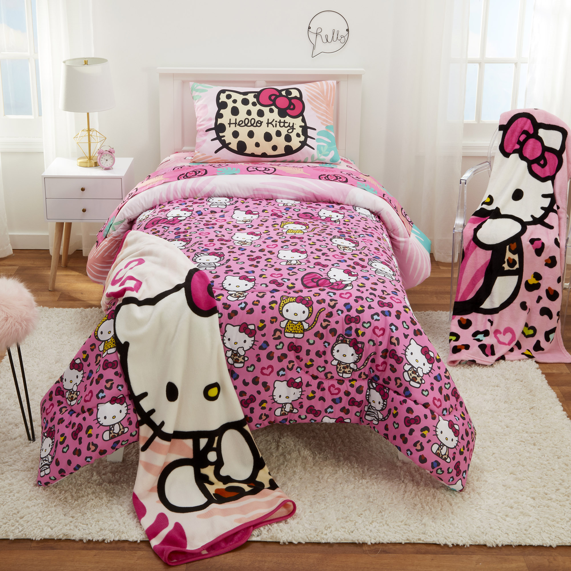 Hello Kitty 2-Piece Kids Reversible Comforter Set, Twin/Full, Pink photo 4