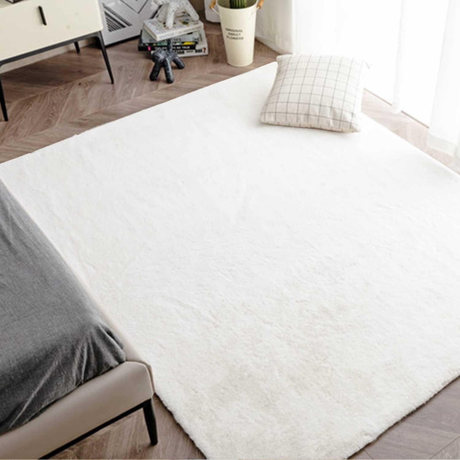 Sanmadrola White Faux Fur Rug 8x10, Faux Fur Sheepskin Rug for Living