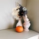 thumbnail image 4 of Simulación de Calabaza Blanca y Gris, Rama de Hoja de Arce, Arreglo Floral de Hojas Otoñales, Decoración para Halloween, Acción de Gracias, Hogar, Cocina, Mesa., 4 of 6
