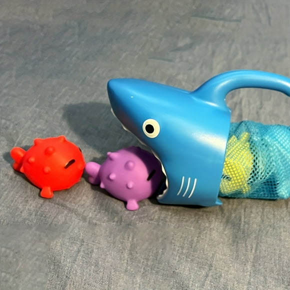 3D Shark Floating Baby Cute Bath Toy Montessori Swimming Water Toys Soft Animal Rubber Float Squeeze Water Spray Wash Play
